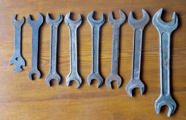 eski paslı İngiliz anahtarları