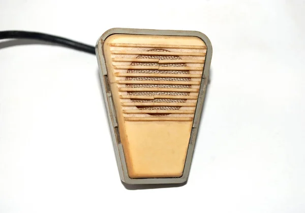 Viejo Micrófono Para Voz Con Cable Sobre Fondo Claro —  Fotos de Stock