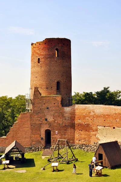 eski bir kale yuvarlak kuleye.