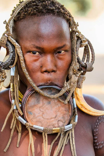 Omo Valley Etiopien December 2010 Oidentifierad Kvinna Från Mursi Stammen — Stockfoto