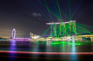 Singapur -29 Ağustos 2016: Marina Bay Front Singapur en güzel lazer gösterisi.