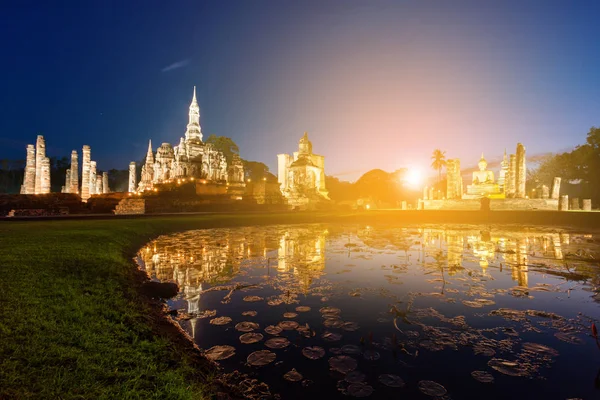 Wat Mahathat, Buda tapınakta Sukhothai Histo Buda heykeli