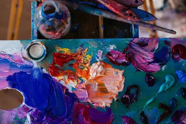 Mixing painting and paintbrushes — Stock Photo, Image