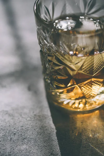 Old fashioned whiskey bourbon cocktail on wooden background — Stock Photo, Image