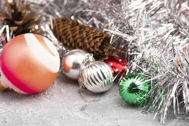 Renkli Noel Baloları. Zarif bir Noel geçmişi var.