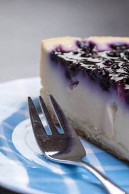 Taze yaban mersinli kek. 