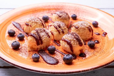 Topfennockerl (süzme peynirli börek)