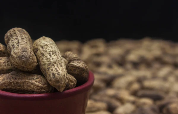 Soyulmuş, kavrulmuş ve soyulmuş fıstık, çeşitli sunumlar.