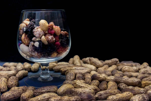 Soyulmuş, kavrulmuş ve soyulmuş fıstık, çeşitli sunumlar.