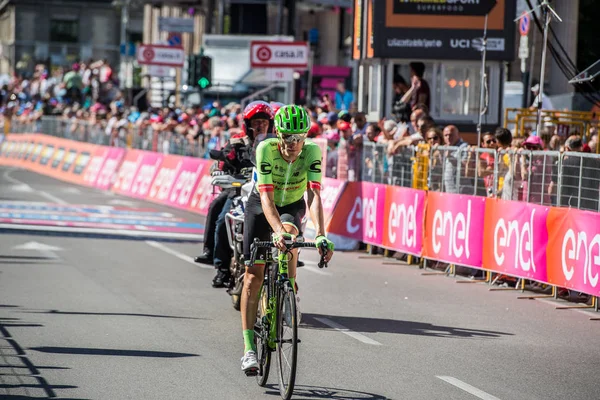 Bergamo Italië Mei 2017 Professionele Fietsers Uitgeput Passeert Finish Nadat — Stockfoto