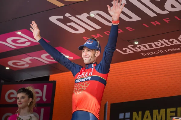 Bormio, İtalya 23 Mayıs 2017: Vincenzo Nibali, Tur, İtalya bitirmek 2017 yılında şehir Bormio, Kuzey İtalya ortasına en zor dağına aşaması sonra podyumda Baharein takım. 