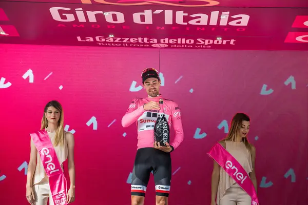 Canazei Italia Mayo 2017 Tom Doumulin Jersey Rosa Del Mejor — Foto de Stock