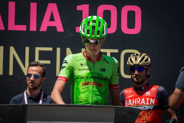 Moena Olaszország 2017 Május Profi Kerékpáros Dobogó Aláírásokat Egy Nehéz — Stock Fotó
