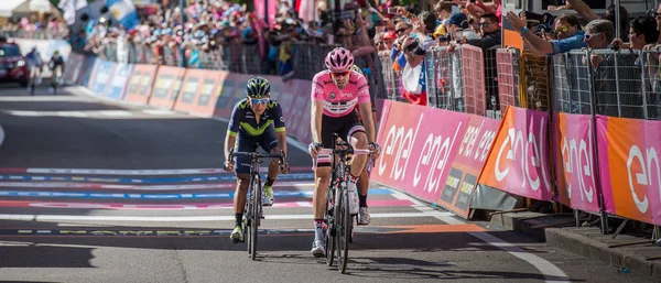Ortisei Italia Mayo 2017 Ciclistas Profesionales Vincenzo Nibali Tom Doumulin — Foto de Stock