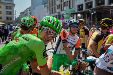 Pordenone, İtalya 27 Mayıs 2017: Davide Formolo, Cannondale takım, İtalya Bisiklet Turu 2017 başlamadan önce bir zorlu dağ aşaması için grup gülümseyen.
