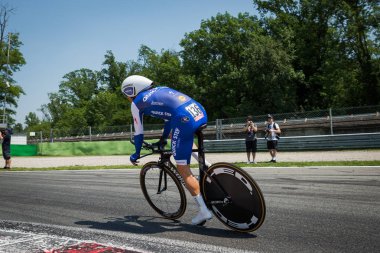 Monza, İtalya 28 Mayıs 2017: Profesyonel bisikletçi, Quickstep takım, son zaman deneme aşamasında İtalya 2017 tur, Formula 1 devre Monza ve varış Milano'da bir tur ile sırasında.