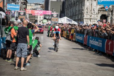 Milano, İtalya 28 Mayıs 2017: Bob Jungels, hızlı adım takım, son zaman deneme aşamasında tur, İtalya 2017 varış ile Milano zor yarış 21 gün sonra bitiş çizgisine.