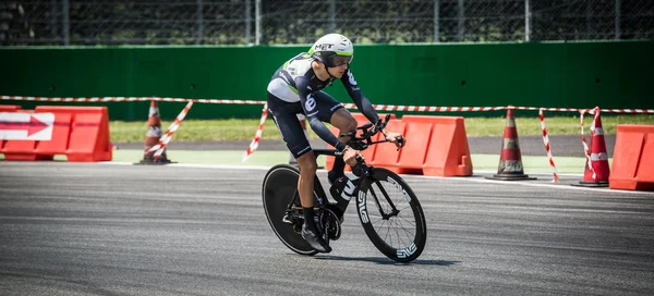 Monza Itálie Května 2017 Profesionální Cyklista Dimention Data Týmu Poslední — Stock fotografie