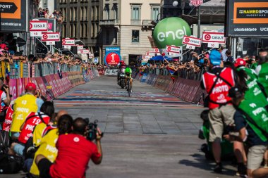 Milano, İtalya 28 Mayıs 2017: Davide Formolo, Cannondale takımda son zaman deneme aşamasında tur, İtalya 2017 varış ile Milano zor yarış 21 gün sonra bitiş çizgisine.
