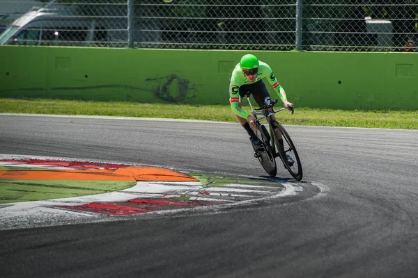 Monza, İtalya 28 Mayıs 2017: Profesyonel bisikletçi, Cannondale takım, son zaman deneme aşamasında İtalya 2017 tur, Formula 1 devre Monza ve varış Milano'da bir tur ile sırasında.