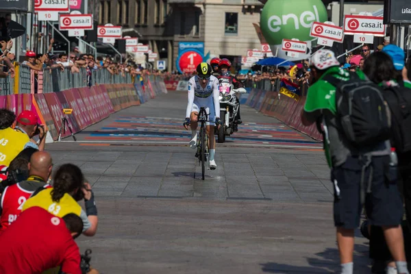 Milano Italia Mayo 2017 Adam Yates Con Jersey Rosa Orica — Foto de Stock