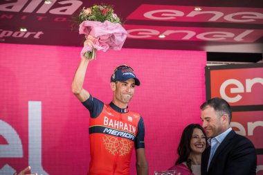 Milano, İtalya 28 Mayıs 2017: Vincenzo Nibali, Takım Bahreyn, İtalya 2017 tur bitirmek Milano podyumda yarış 21 gün sonra kutluyor.
