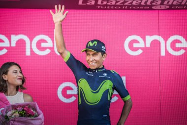 Milano, İtalya 28 Mayıs 2017: Nairo Quintana, Movistar takım, onun üçüncü sırada İtalya 2017 tur Milano podyumda yarış 21 gün sonra kutluyor.