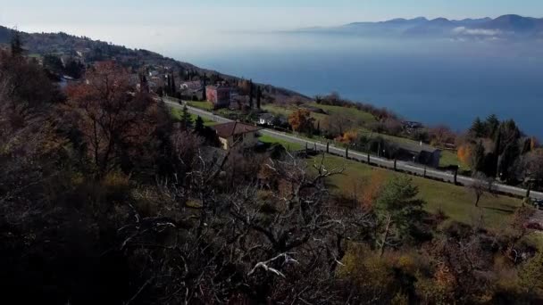 Panorama Aéreo Costeiro Lago Garda Outono Perto San Zeno Montagna — Vídeo de Stock