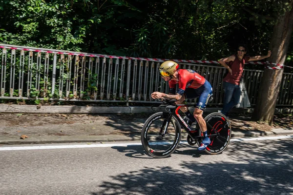 イタリアのヴェローナ 2019年6月2日 厳しい競争の21日後に ヴェローナでのジロD Italia 2019の最終定期ステージのルート上のプロのサイクリスト — ストック写真