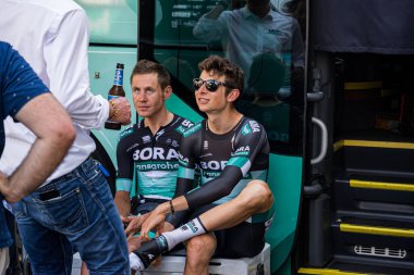 Verona, İtalya 2 Haziran 2019: Davide Formolo, BORA - Hansgrohe Team, Giro D 'Italia 2019' un son deneme aşamasından önce Verona Arena 'ya vardı..