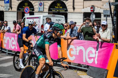 Verona, İtalya 2 Haziran 2019: Davide Formolo, BORA - Hansgrohe Team, Giro D 'Italia 2019' un son zaman denemesi rotası üzerinde keşif yapıyor..
