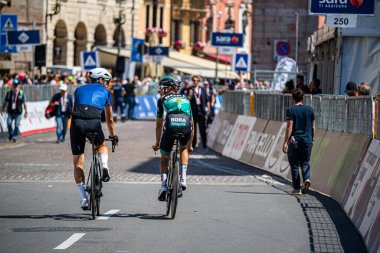 Verona, İtalya 2 Haziran 2019: Davide Formolo, BORA - Hansgrohe Team, Giro D 'Italia 2019' un son zaman denemesi rotası üzerinde keşif yapıyor..