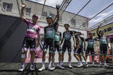 Treviso, İtalya 31 Mayıs 2019: Sahne başlamadan önce Bora takımının tamamı podyum imzasıyla.