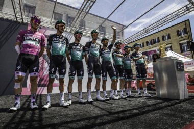 Treviso, İtalya 31 Mayıs 2019: Sahne başlamadan önce Bora takımının tamamı podyum imzasıyla.