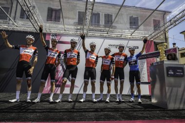 Treviso, İtalya 31 Mayıs 2019: Segafredo takımı sahne başlamadan önce podyum imzasını tamamladı.