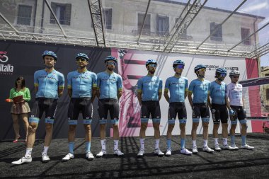 Treviso, İtalya 31 Mayıs 2019: Astana takımı sahne başlamadan önce podyum imzasıyla.