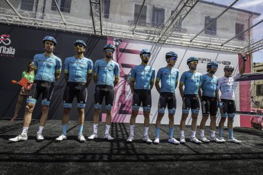 Treviso, İtalya 31 Mayıs 2019: Astana takımı sahne başlamadan önce podyum imzasıyla.