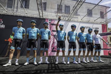 Treviso, İtalya 31 Mayıs 2019: Astana takımı sahne başlamadan önce podyum imzasıyla.