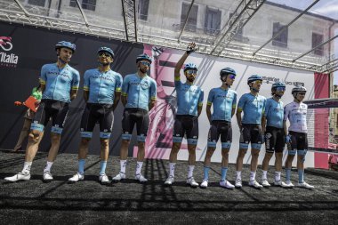 Treviso, İtalya 31 Mayıs 2019: Astana takımı sahne başlamadan önce podyum imzasıyla.