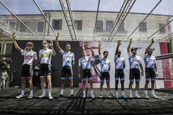トレビソ イタリア2019年5月31日 ステージ開始前の表彰台署名でイスラエルサイクリング — ストック写真