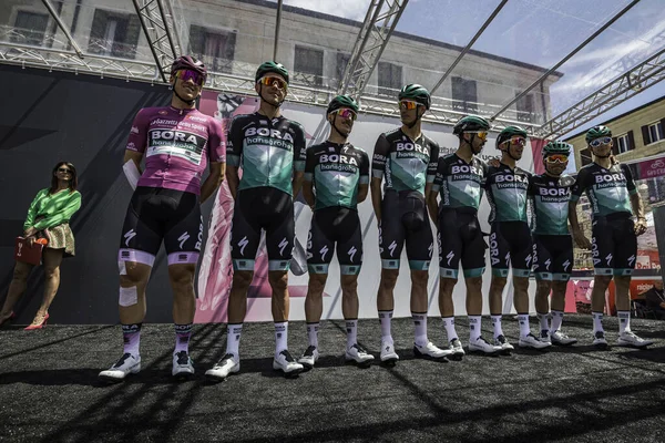 Treviso, İtalya 31 Mayıs 2019: Sahne başlamadan önce Bora takımının tamamı podyum imzasıyla.
