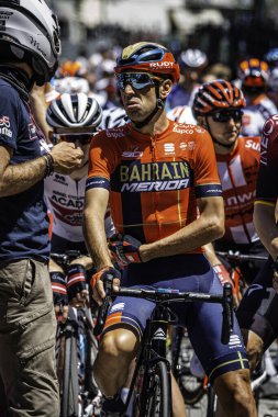 Treviso, İtalya 31 Mayıs 2019: Sahnenin başlamasından önce Sunweb takımının tamamı podyum imzasıyla.