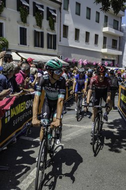 Treviso, İtalya 31 Mayıs 2019: Davide Formolo Giro D 'Italia 2019' un 19. etabının başlamasını bekliyor.