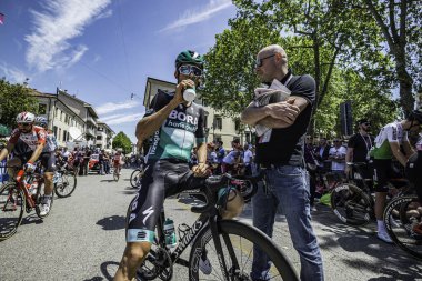 Treviso, İtalya 31 Mayıs 2019: Davide Formolo Giro D 'Italia 2019' un 19. etabının başlamasını bekliyor.