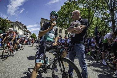 Treviso, İtalya 31 Mayıs 2019: Davide Formolo Giro D 'Italia 2019' un 19. etabının başlamasını bekliyor.