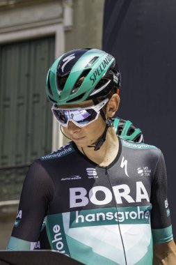 Treviso, İtalya 31 Mayıs 2019: Davide Formolo, Giro D 'Italia 2019' un 19. etabının başlamasından hemen önce podyum imzasıyla.