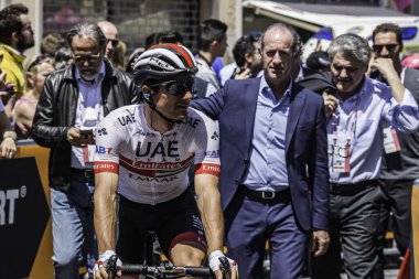 Treviso, İtalya 31 Mayıs 2019: Giro D 'Italia 2019' un 19. safhasının başlamasından hemen önce profesyonel bisikletçi.