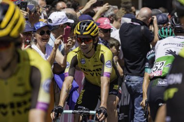 Treviso, İtalya 31 Mayıs 2019: Giro D 'Italia 2019' un 19. safhasının başlamasından hemen önce profesyonel bisikletçi.