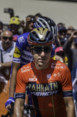 Treviso, İtalya 31 Mayıs 2019: Giro D 'Italia 2019' un 19. safhasının başlamasından hemen önce profesyonel bisikletçi.