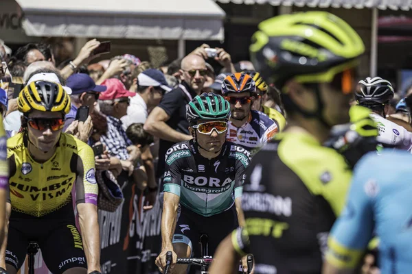 Treviso, İtalya 31 Mayıs 2019: Giro D 'Italia 2019' un 19. safhasının başlamasından hemen önce profesyonel bisikletçi.